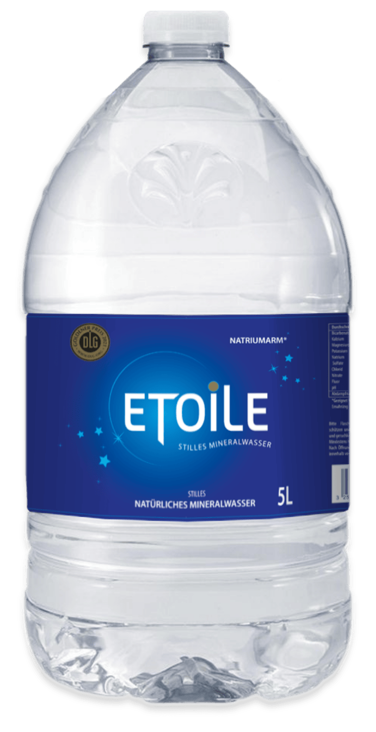 Eine 5-Liter-Flasche Etoile stilles Mineralwasser präsentiert sich mit DLG-Prämierung und natriumarmen Eigenschaften.
